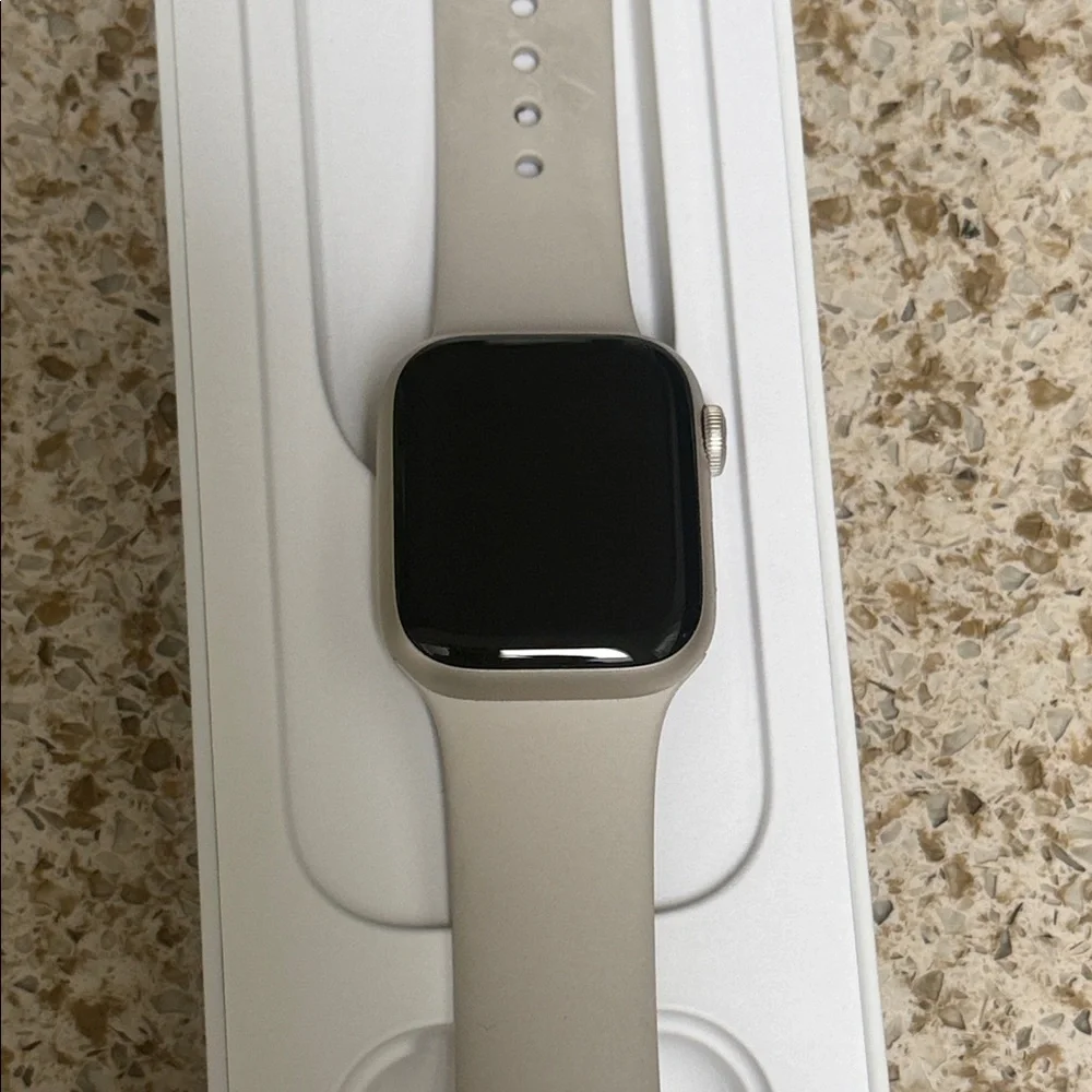 Apple Watch Series 8 - Picture 3 of 4